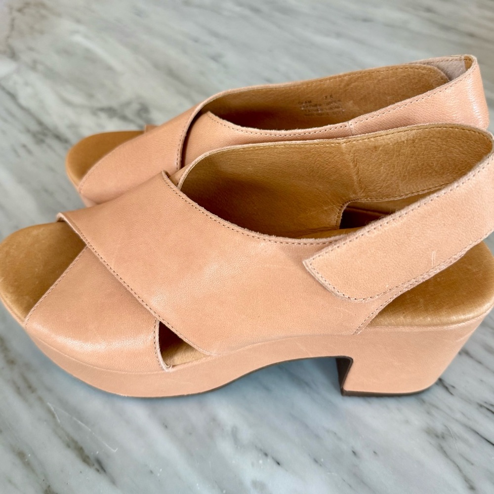 Chocolat Blue Glendora Platform Sandal in Pinky Peach. NEW - Picture 2 of 4